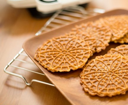 Holiday Italian pizzelle cookies to  Show Appreciation at the Holidays